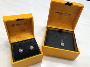 STUNNING DIAMOND NECKLACE WITH MATCHING STUD EARRINGS