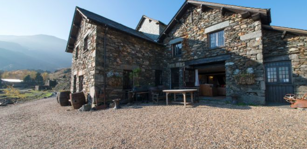 A 7-NIGHT STAY FOR 8 PEOPLE IN A DELIGHTFULLY RUSTIC MOUNTAIN COTTAGE